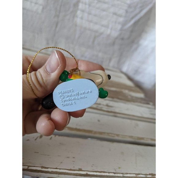 United feature Snoopy skating green hat ornament X - Picture 7 of 8